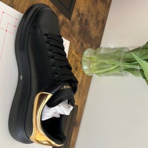 Alexander McQueen Black Gold platform sneakers. Never worn !